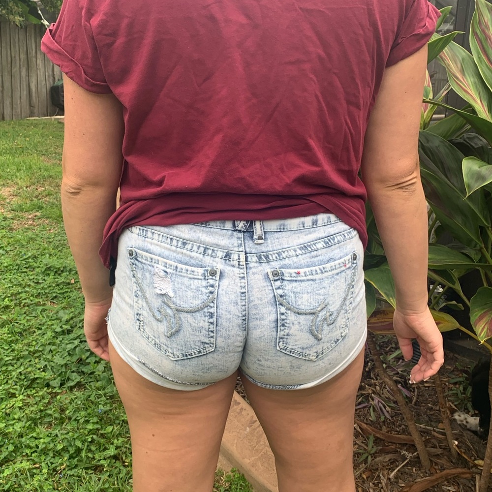 🌵3/$15 🌵 Vanilla Star // acid jean shorts// 7 - Picture 1 of 2